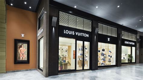 louis vuitton usato bologna|Louis Vuitton Bologna store, Italy.